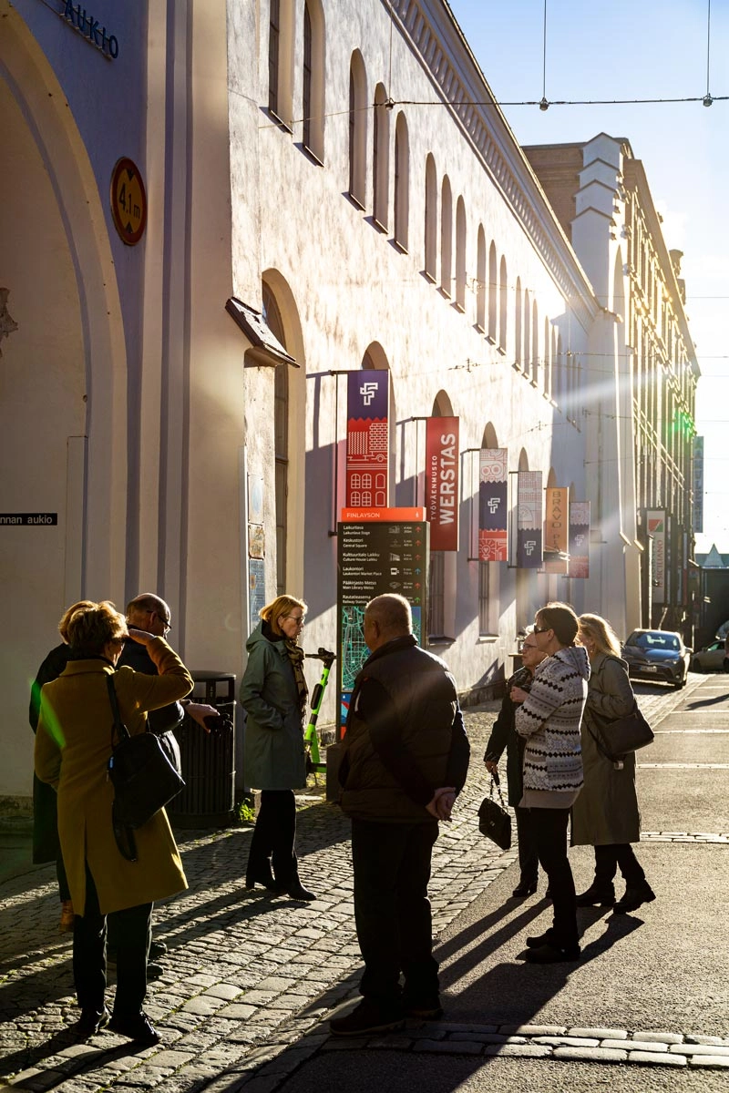 Messukylän omakotidydistyksen vuosijuhlan alkutunnelmia Werstaan edessä.